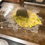 フレンチもんじゃ&参鶏湯 あゆむ - 野菜スープを入れて調理
他の具はナシ
