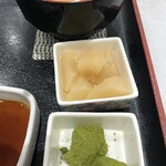 でか盛り海鮮問屋 - 抹茶わらび餅と桃缶