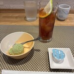 くすたろう - 食後の抹茶アイスとアイスレモンティー