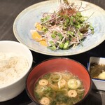 春秋 - 豚しゃぶ 自家製胡麻ダレ たっぷりの薬味とともに 