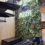 Nim's Pizza - 外光が入る気持ちいい吹き抜けに螺旋階段｡NYっぽい｡