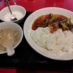 春華秋実 - 牛バラあんかけご飯　1000円