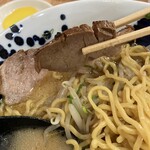 麺屋 玄 - チャーシューも脂身の少ない部分をホロホロに煮込んであるので美味しい♪