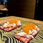 329852945 - 厳選和牛の蟹・いくらユッケドッグ