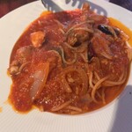 トラットリア サンタ テレーザ - 【鶏肉と玉ねぎの完熟トマト】パスタ少なめ