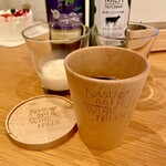 那須661ワインヒルズ Grill - ドリンク写真:自分土産に木製カップとコースター。早速宿で購入した2種のワインを注ぐ(^^)