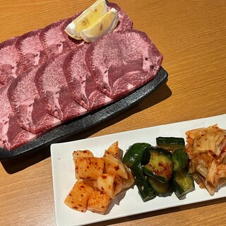 希少部位を使用した牛タンを堪能◆通常と厚切りスライスをご用意