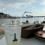 鞆の浦 a cafe - テラス席は港も真ん前