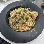 鞆の浦 a cafe - 走島ちりめんとあさり、ズッキーニのペペロンチーノ¥1600