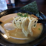 らーめん la.la.la. - 2014年11月26日(水)　とりパイタン(塩)750円＋味玉(フリーペーパークーポンで無料)　麺リフト