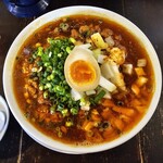 煮干結社 - 白い服にトマトソースが飛んだ時の絶望感を味わえるソバ。1300円