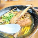かぶさ食堂 - やわらかい軟骨ソーキが３本ものっててボリュームたっぷりです。お肉は骨からするっとほぐれます。