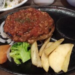 あさくま - 一瞬、視線が釘付けになりました、ボロネーゼハンバーグです