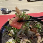 オーセンティック リビング ブッチャー エヌワイシー - 和牛ホルモンと魚介のマリネ〜サラダ仕立て〜