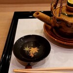 馬車道 大かわ - 受け皿の紅葉