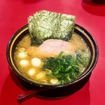 家系ラーメン 稲葉家 - ラーメン(並,全部普通)のり＋5、うずらの玉子