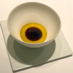 カンテサンス - エスプレッソソース ピスタチオオイル ココナッツブランマンジェ