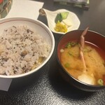 杏花亭 - 渡り蟹の味噌汁、銀杏の炊き込みご飯、香の物