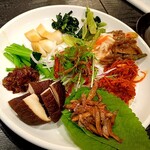 参鶏湯とカンジャンケジャン専門店 百年の礎 - 