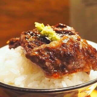 旨い肉には旨い米。八代目儀兵衛のオリジナルブレンド米を使用