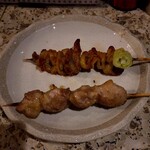 伸喜 - かわ200円、もも肉200円(上から)