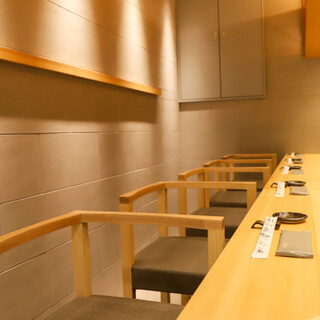 鮨店の敷居の高さを払拭。上質なのに立ち寄りやすいお店です
