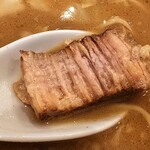桂花ラーメン - 太肉、断面。