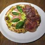 Motive Pizzeria E Caseificio - モルタデッラとピスタチオソース(左), ブレザオラ(右)