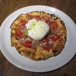 Motive Pizzeria E Caseificio - 自家製ブラータチーズとセルバチコ