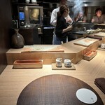 炭割烹 新谷 - 内観