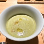 炭割烹 新谷 - 岡山県産ホワイトマッシュルーム、ほうれん草、地鶏のポタージュ ◎