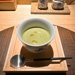 炭割烹 新谷 - 岡山県産ホワイトマッシュルーム、ほうれん草、地鶏のポタージュ