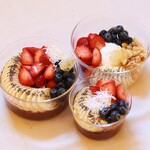 フルーツパーラー・アース - アサイーボウル、グリークヨーグルト