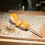 炭割烹 新谷 - 熊野地鶏のむね肉と岡山県産ホワイトマッシュルーム ◎