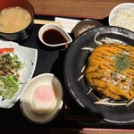 かんてきや 要 - 牛とろハンバーグ