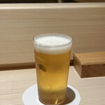 礒田 - 最初は生ビールを小さなグラスでいただきます