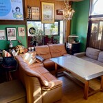 ライラ食堂 - 店内　ソファ席