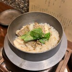フォーピース食堂 - 鯛と３種のキノコの出汁香る釜飯ご飯（1380円+税）