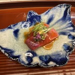 赤坂おぎ乃 - 鮪　大間　血合いぎし　黄身醤油