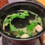 ひつまぶし 鰻伸 - ただのお吸い物。。200円増しで肝吸いか味噌汁に変更可。