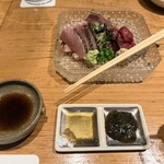 時喰み - 造里全景　右下は海苔の佃煮の入った醤油