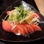 Gottsuo Ya Maru - トマトサラダ、野菜も新鮮。