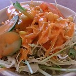 イスマイル - Asian Grill ＆ Bar Ismail ＠西葛西 全てのランチメニューに付く、簡易オーロラソースが掛けられたサラダ