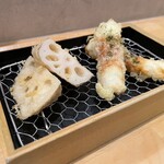 天ぷらスタンド 十八番 - 加賀レンコン 400円
ちくわ天ぷら 250円