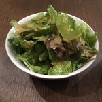 南インド食堂 Coconut&Curry - ごまドレッシングと和風ドレッシングをミックスしたような美味しいドレッシングがかかったサラダ