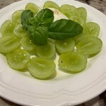 pizzeria pieno - シャインマスカットのカプレーゼ