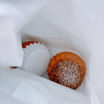 シュークリー - ゴマをまぶされているクリームパン