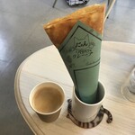 にゃんとパリパリなクレープ - 塩キャラメルアーモンド＆有機ホットコーヒー