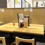 讃岐の男うどん - テーブル席