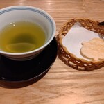 紀の善 神楽坂 - 豚さん塩煎餅。相変わらず豚には見えない(笑)